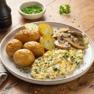 Kräuter-Rührei mit Champignons & Ofenkartoffeln
