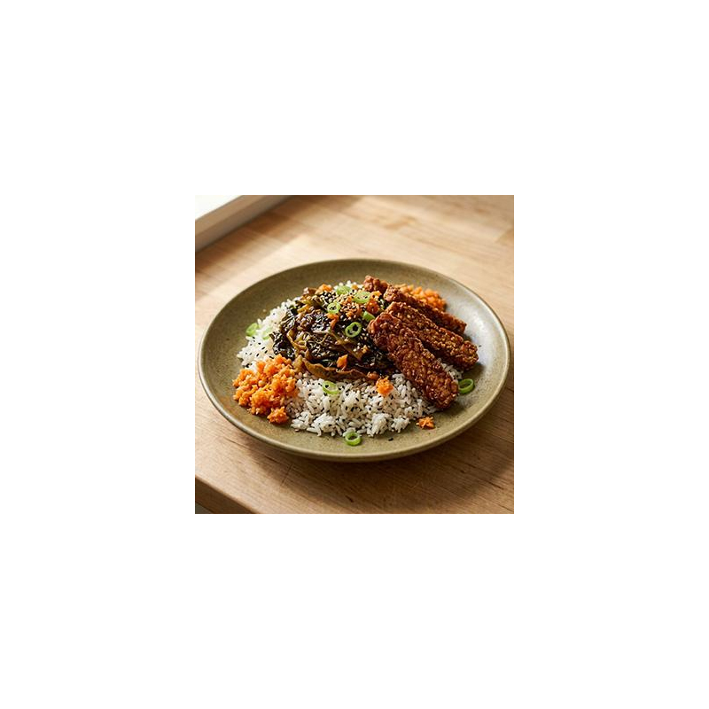 Geschmorter Wirsing mit knusprigem Tempeh, Sesamre
